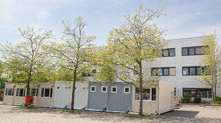 Der Mietvertrag der Stadt Viernheim für das frühere Bürogebäude in der Lilienthalstraße endet im Frühjahr. Die Bewohner der Flüchtlingsunterkunft werden daher nach und nach in andere Einrichtungen verlegt.
