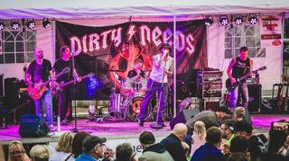 Die Band Dirty Deeds, auf dem Bild beim BdS-Sommerfest in Dossenheim, feiert ihr 25. Jubiläum am 8. November in Hirschberg.