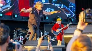 Brian Johnson (links) und Angus Young mit AC/DC auf dem neuen Open-Air-Gelände bei Karlsruhe.