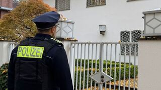 Polizisten eilten am Donnerstag zum Haus von Jack White in Berlin.
