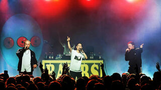 Fatoni (links), Edgar Wasser (Mitte) und Juse Ju (rechts), geben mit ihrem Album „BAWRS“ ein ausverkauftes Konzert in der Alten Feuerwache Mannheim.