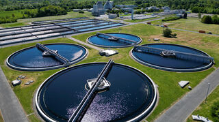 Auch das Thema Abwasser steht in der nächsten Gemeinderatssitzung auf der Tagesordnung. Im Bild ist eine Kläranlage in Halle (Sachsen-Anhalt) zu sehen.
