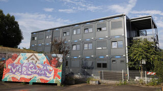 Der Aufbau der Wohncontainer-Anlagen – wie bei der Flüchtlingsunterkunft in der Friedrich-Ebert-Straße in Viernheim – hat hohe Kosten verursacht.
