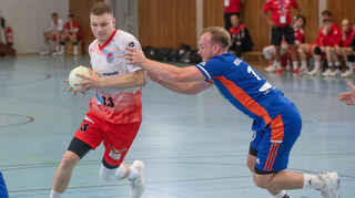 Groß-Rohrheims Niklas Fries (am Ball) war in der Defensive wie Offensive eine wichtige Stütze.