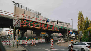 Teilweise werden die Brückenkappen an der neuen Hochstraße Süd bereits betoniert.