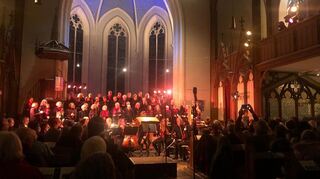 Thorsten Riehle (obere Reihe 5. von links) singt im Dezember 2023 mit der Seckenheimer Kantorei.