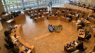 Der Mannheimer Gemeinderat am Dienstag bei seiner Sitzung im Stadthaus. Mit breiter Mehrheit hat das Gremium den Nachtragshaushalt beschlossen.