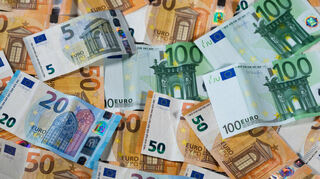 Durch Einsparungen und höhere Einnahmen soll der Nachtragshaushalt das Gesamtergebnis bis 2028 um 256 Millionen Euro verbessern.