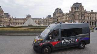 Nach dem Diebstahl im Louvre dauert die Suche nach den Tätern und ihrer Beute an (Archivbild).