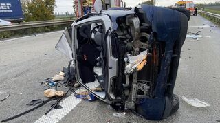 Bei einem Verkehrsunfall auf der A 61 wurden zwei Personen verletzt.