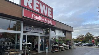 In diesem REWE-Markt fühlt sich das Eichhörnchen offenbar tierisch wohl.