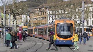 Am Donnerstag fahren die Straßenbahnlinie 5 sowie zahlreiche Buslinien wegen einer Demonstration in Heidelberg nach verändertem Fahrplan.