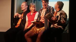 Nach Streit versöhnt: Christoph (v.l., Dirk Wittun), Marie (Marie Lumpp), Tommy (Harry Heib) und Ralf (Bernd Blömer),