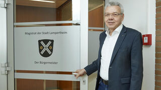 Für Gottfried Störmer sind es die letzten Wochen im Amt als Lampertheimer Bürgermeister. Die Beratungen über den Haushalt 2026 wird sein Nachfolger Alexander Scholl führen müssen.