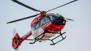 Nach dem Unfall auf der L520 bei Heßheim musste ein 82-jähriger Fahrradfahrer mit einem Rettungshubschrauber in ein Krankenhaus gebracht werden (Symbolbild).
