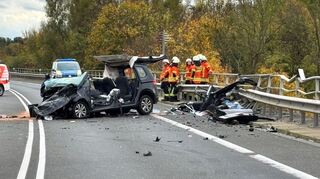 Auf der Bundesstraße 4 hat es einen schweren Unfall gegeben.