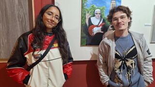 Jade und Luis gefällt die Kunstausstellung.