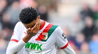 Pure Enttäuschung: Augsburgs junger Abwehrspieler Noahkai Banks.