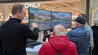 Beim Info-Markt in der Rhein-Galerie konnten sich Interessierte ein Bild vom Stand der Planungen und Arbeiten am Hochstraßensystem sowie für die City West machen.