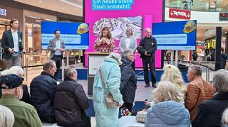 Oberbürgermeisterin Jutta Steinruck begrüßte die Gäste zum Info-Markt in der Rhein-Galerie.