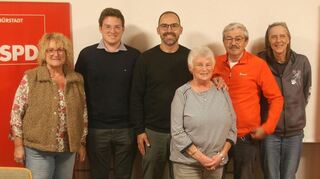 Der neu gewählte Vorstand der Bürstädter SPD: Edith Appel-Thomas (v.l.), Christoph Leipert, German Dzsida, Elisabeth Dornbusch, Stephan Thomas und Manuela Göller.