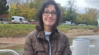 Die 16-jährige Emily aus Altrip hat die bisherige Fähre schon regelmäßig genutzt und freut sich nun über das neue Schiff.