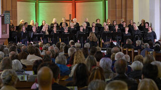 „As time goes by“: Der Frauenchor Chorisma in der Lampertheimer Domkirche.
