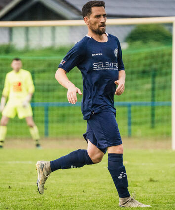 Biblis Spielertrainer Dennis de Sousa Barba traf in Heppenheim zur 1:0-Führung. Am Ende stand der FVB jedoch mit leeren Händen da.