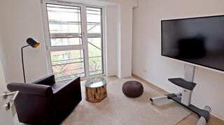 Blick in eine Musterwohnung im Mannheimer New7. Oben in der Mitte ist die Holzdecke zu erkennen.