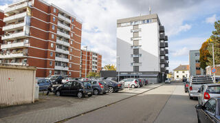 Ein Investor will auf dem Parkplatz neben dem Ärztehaus in der Pater-Delp-Straße ein Wohnprojekt für Senioren realisieren. Verwaltung und Politik halten das Gelände aber für ungeeignet. Das Vorhaben wurde abgelehnt.