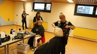 Im katholischen Gemeindehaus St. Bartholomäus kümmern sich die Barber Angels um Haar und Mensch.