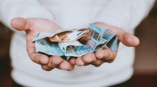 Versorgungswerke sind schwer durchschaubar, weil jedes Werk eigene Satzungen, Verwaltungsausschüsse und Aufsichtsbehörden hat. Dadurch wird eine wirksame Kontrolle erschwert.