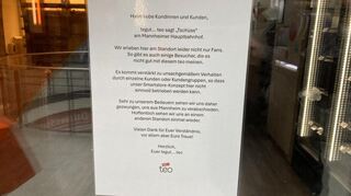 Mit diesem Schreiben informiert Teo die Kunden über die Schließung.