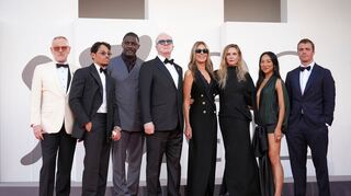 Der Film feierte in Venedig Premiere Anfang September - das Team von links nach rechts: Jared Harris, Anthony Ramos, Idris Elba, Tracy Letts, Regisseurin Kathryn Bigelow, Rebecca Ferguson, Greta Lee und Gabriel Basso. (Archivbild)