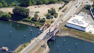 Luftbild der Mannheimer Diffenébrücke.