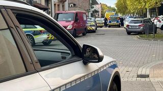 Wegen eines Amokalarms an der Karolina Burger Realschule gibt es einen Großeinsatz der Polizei.