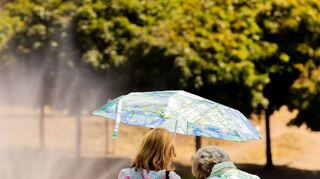 Ältere und pflegebedürftige Menschen sind bei Hitze besonders gefährdet. (Illustration)