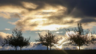 Sonne, Wolken und Regen: Am Mittwoch ist alles dabei (Symbolbild).