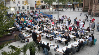 Monat des Ehrenamts im Jahr 2018: Die Stadtverordneten tagen publikumswirksam mitten in der Innenstadt.