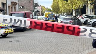 Alle Wege zur Karolina-Burger-Realschule waren am Mittwoch versprerrt.