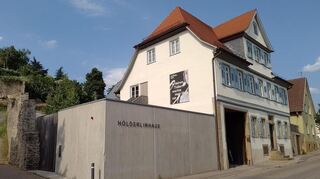 Das Hölderlinhaus steht in Lauffen am Ortsrand