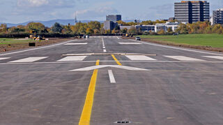 Ab Freitag ist der City Airport Mannheim wieder für den Flugverkehr geöffnet. Am Donnerstag mussten noch die letzten Arbeiten erledigt werden.