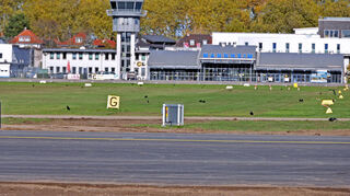 Die komplett erneuerte Landebahn auf dem City Airport in Neuostheim ist fertig.