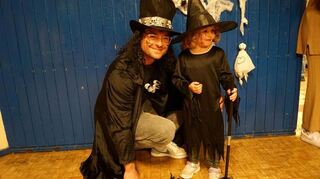 Einfach zauberhaft die Kostüme von Hexenmeister Marc und Zauberin Ileya