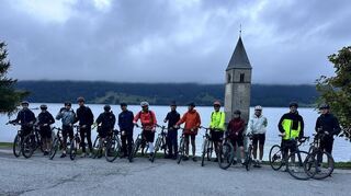 Schlechtes Wetter am Reschensee konnte die gute Stimmung nicht dämpfen.