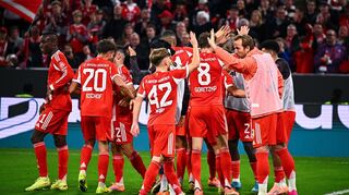 Der FC Bayern lag auch ohne Harry Kane (r) schon zur Halbzeit 3:0 gegen Leverkusen vorn.