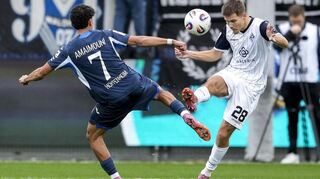 Ayoube Amaimouni-Echghouyab (TSG II, 7) und Diego Michel (SVWM, 28) im Zweikampf.