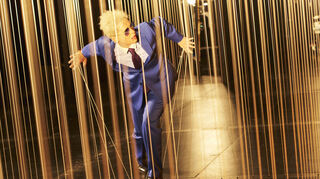 Melanie Kretschmann spielt die Titelrolle des Managers Johann Holtrop.