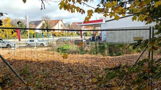 Zwischen Schriesheimer Straße (im Hintergrund) und Waldpark entsteht bald neuer Wohnraum in Ladenburg. Bauherr ist der Christliche Bürgerhospitalfonds der Stadt von 1360.