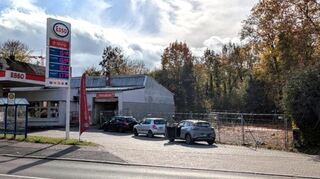 Neben der Tankstelle in der Schriesheimer Straße entsteht bald neuer Wohnraum in Ladenburg.